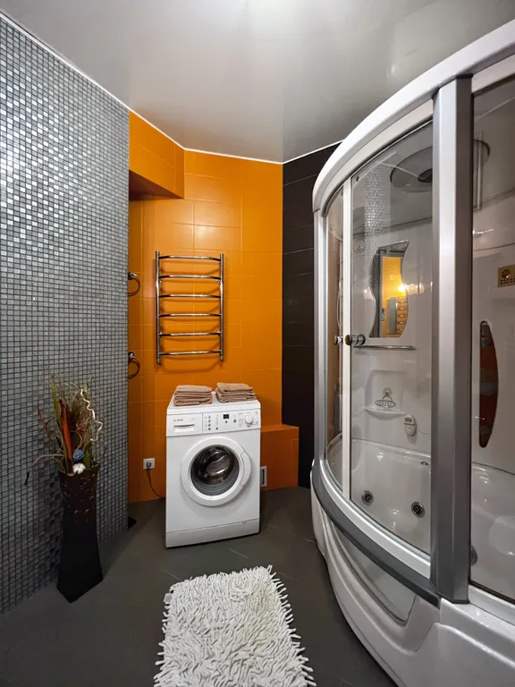 Красивая большая двухкомнатная квартира в микрорайоне Красный Камень