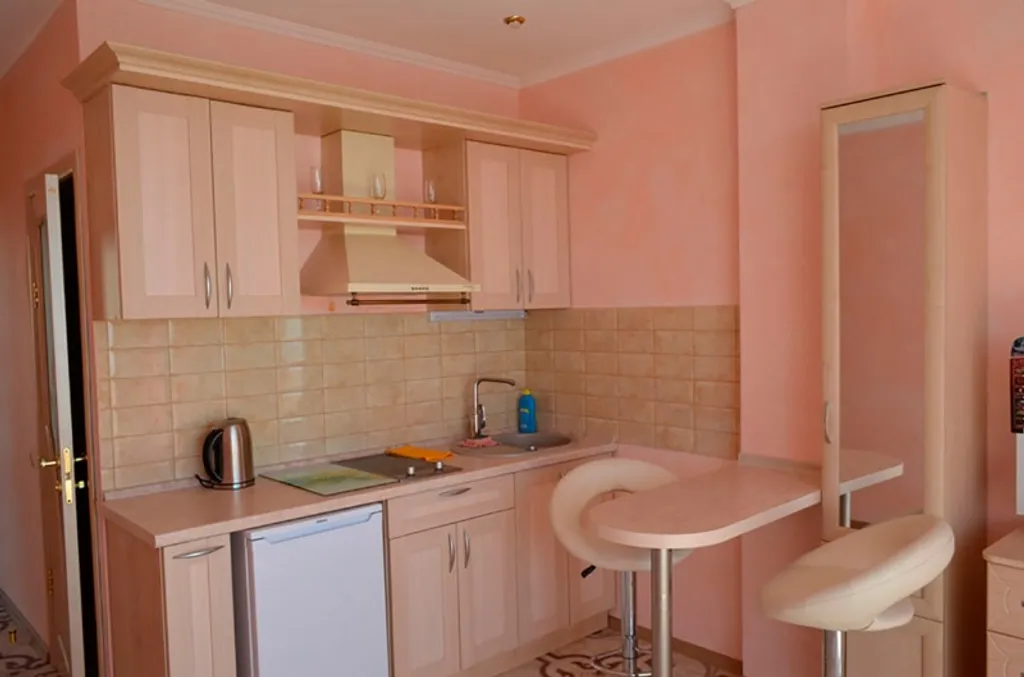 Видовая Квартира-студия на двоих с балконом у моря в Мисхоре