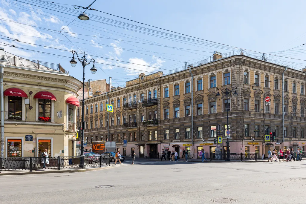 Видовая квартира с балконом на Пяти углах