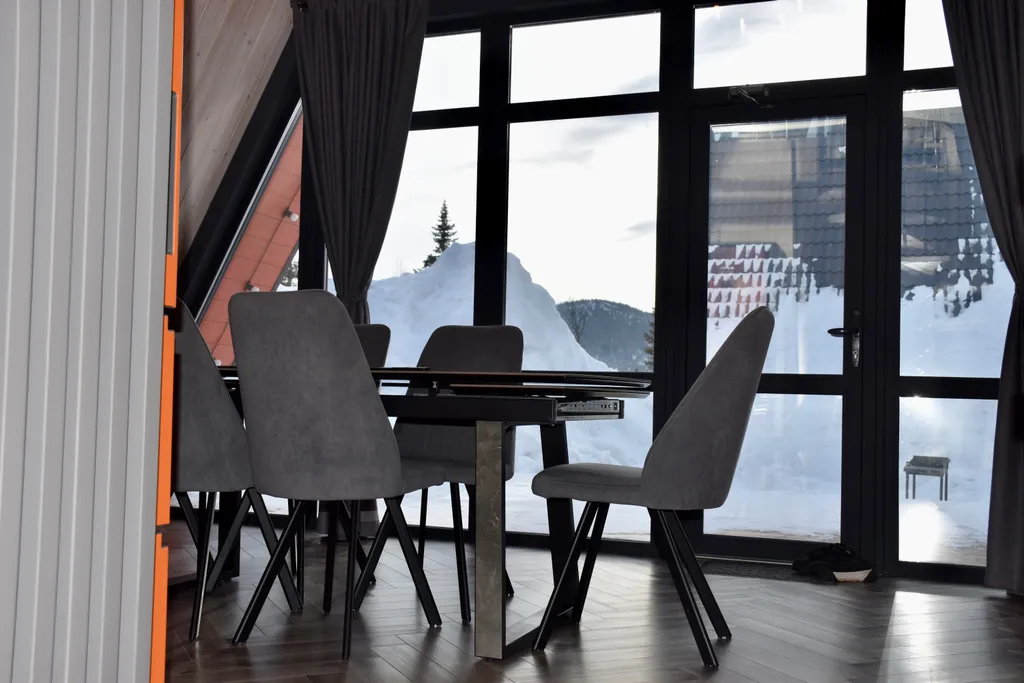 Уютное шале с дизайнерским интерьером