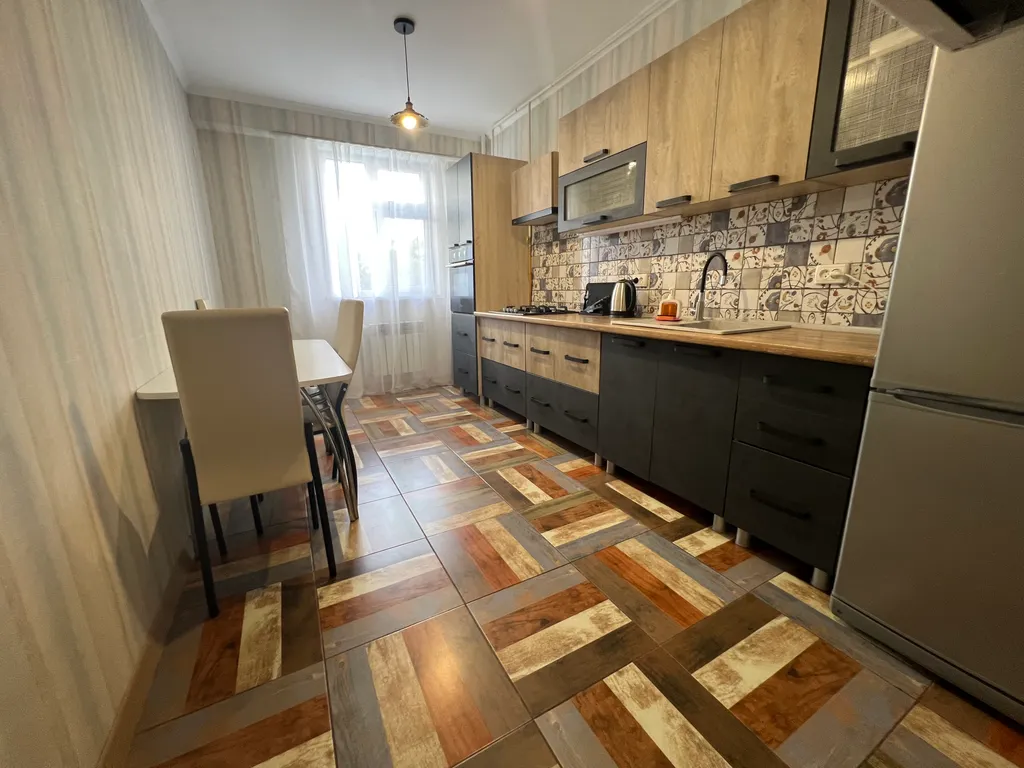 Уютная, просторная двухкомнатная квартира возле ЖД вокзала