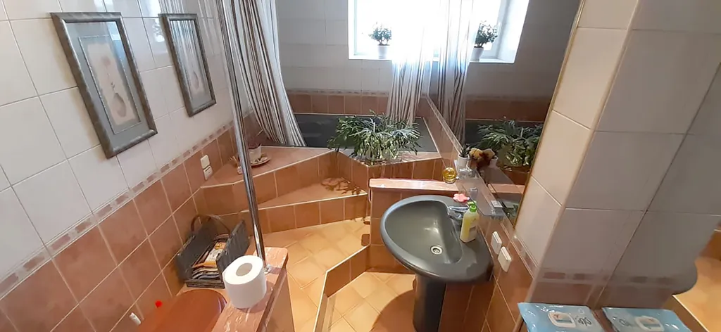 Стильный просторный таун-хаус, с сауной и гриль домиком на лужайке