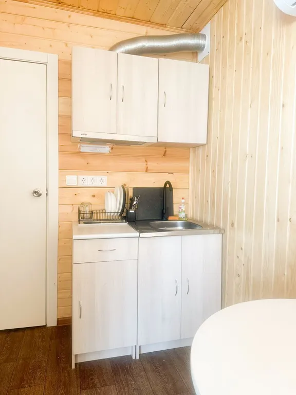 Домик на двоих с панорамным окном и видом на Белое море