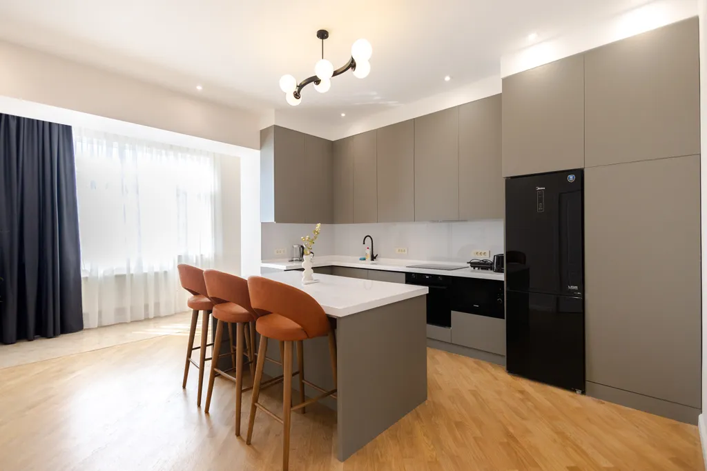 Современная квартира с двумя спальнями и новым ремонтом в центре