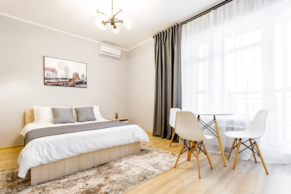 Апартаменты в центре города с красивым видом из окна