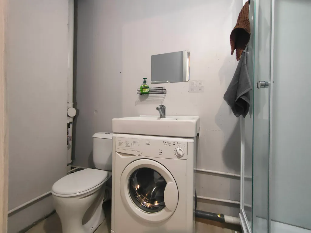 Студия на набережной с видом на реку