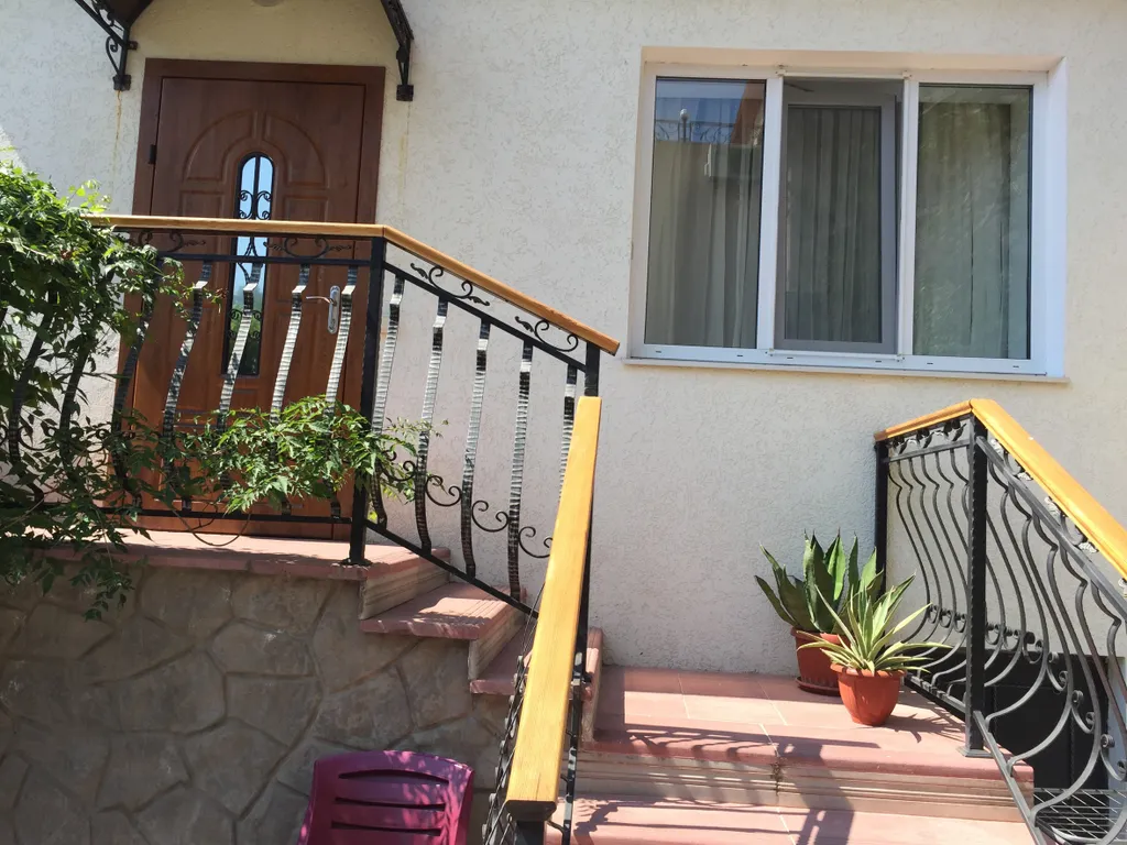 Дом с отдельным двориком