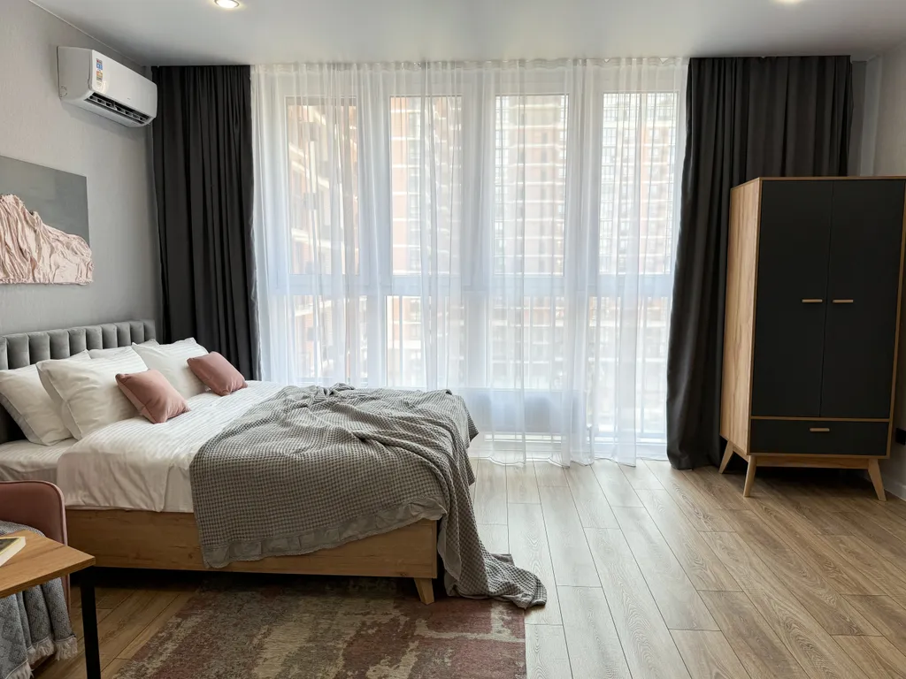 Пинк - просторная студия в ЖК Самолет