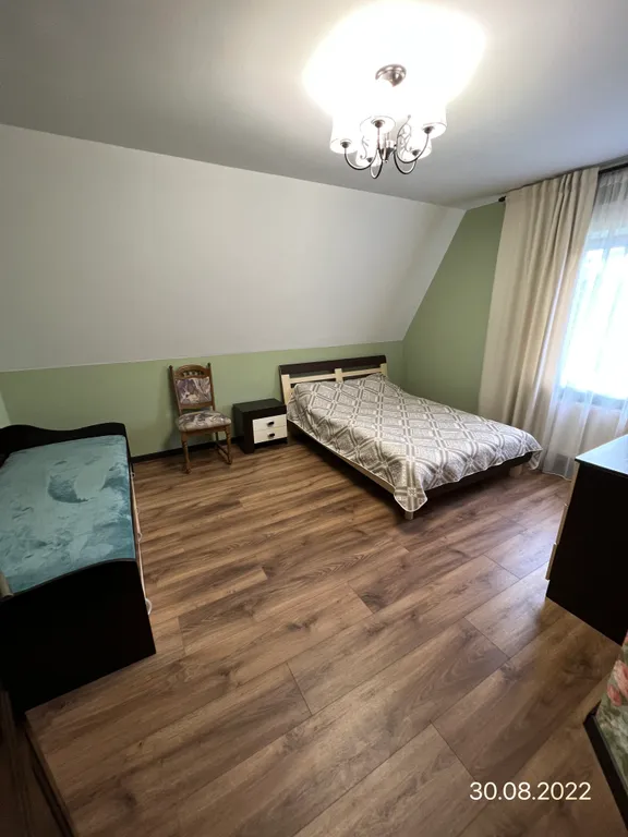 Живописная усадьба в лесу у озера