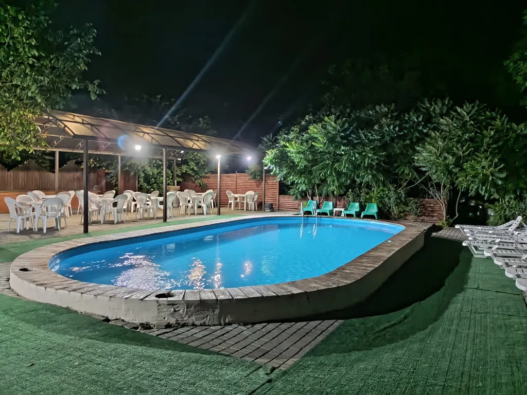 Котедж с баней и бассейном