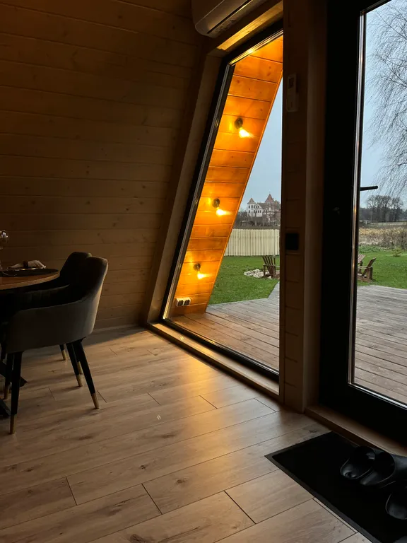 Дом А фрейм с видом на Мирский замок