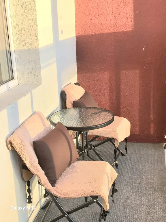 Уютная студия с видом на реку Иртыш