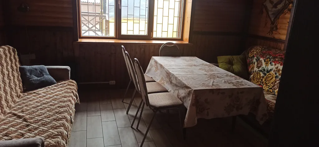 Дом с сауной, мангалом, три спальни, закрытая парковка.
 Новый год