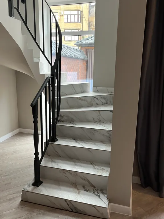 Двухэтажный коттедж на берегу Каспийского моря