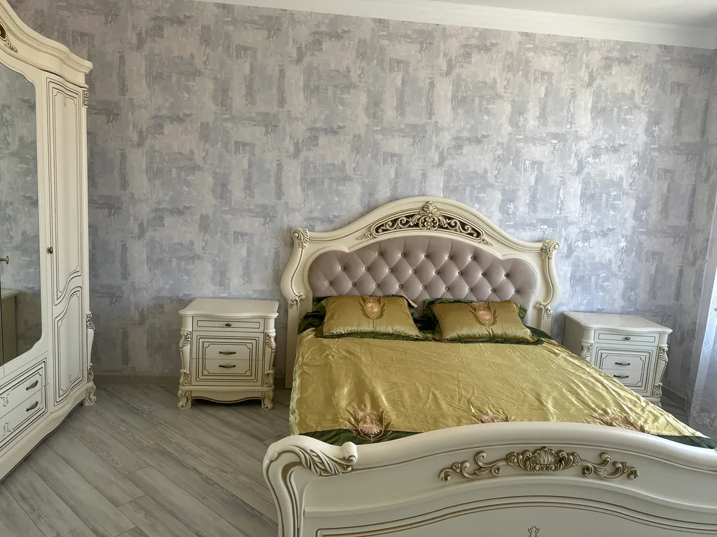 Большой красивый дом у моря