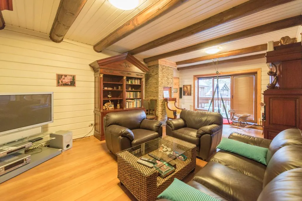 Коттедж Дом для отдыха в живописном месте — Луга