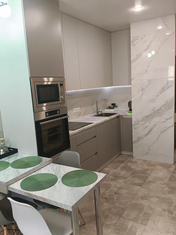 Уютная видовая современная квартира