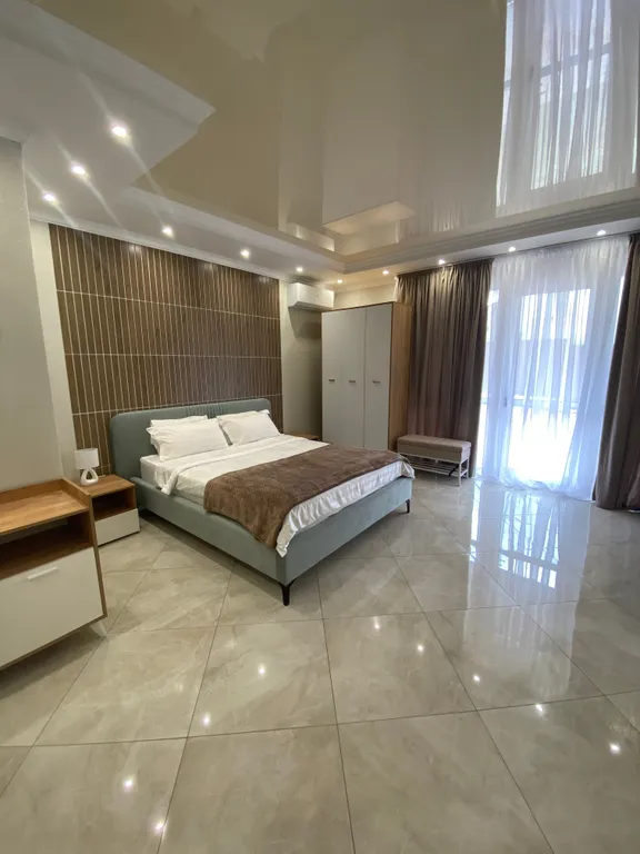 Таунхаус с крыльцом, зоной отдыха и парковкой