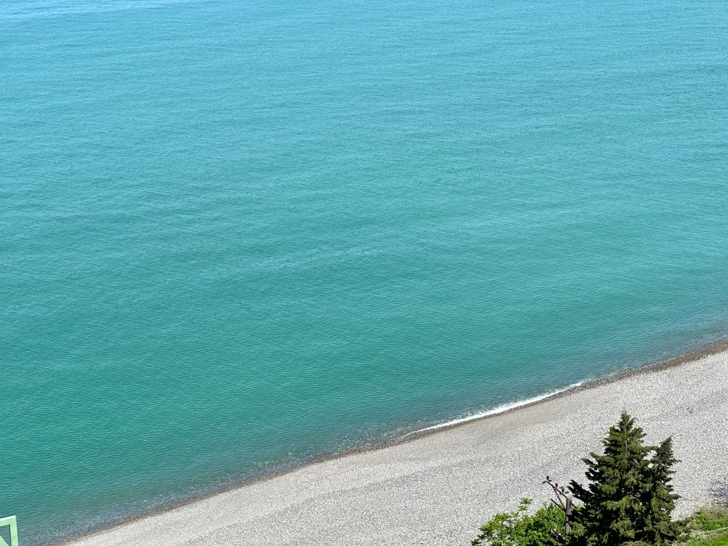 Просторный апартамент с видом на горы и море Crowne Plaza