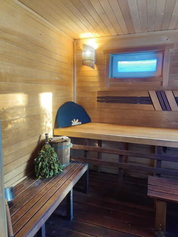 Домик с баней в лесу