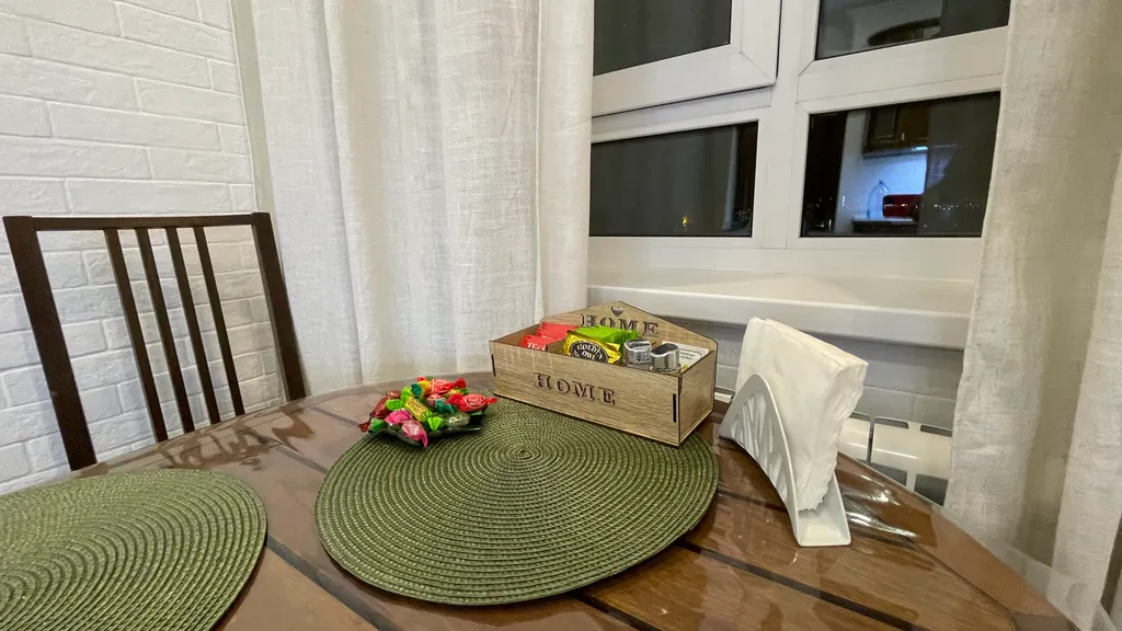 Квартира Уютная квартира в самом центре города, с видом на парк вокруг света — Омск