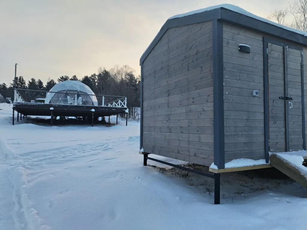Домик с баней на берегу Ладожского озера