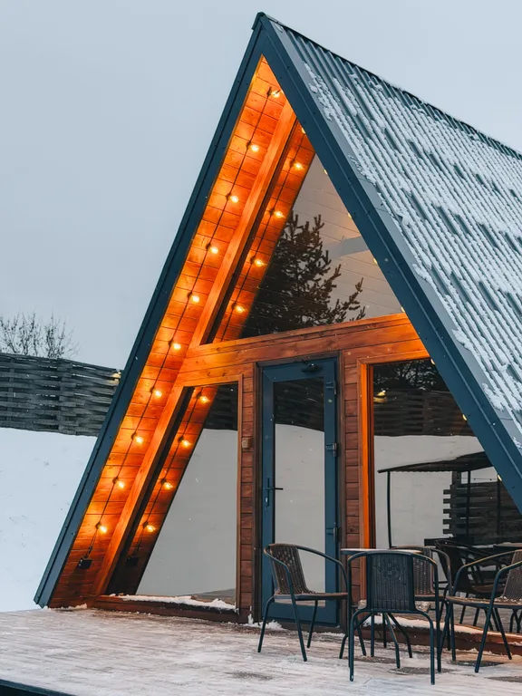 Коттедж Уютный домик на берегу реки с горячим чаном — аренда посуточно в Тверь