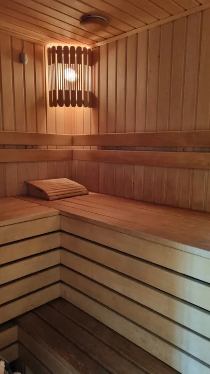 Вилла художника у моря с бассейном