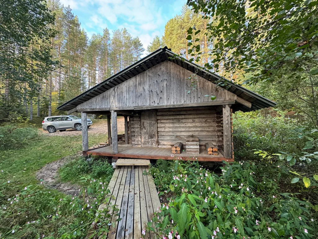 Ретро-дача с баней на берегу лесного озера