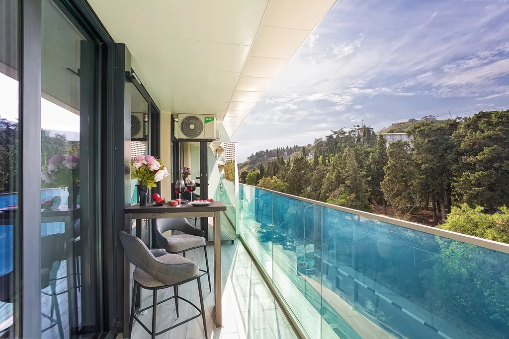 1-комнатная квартира с террасой на парк у моря со своим бассейном на пляже