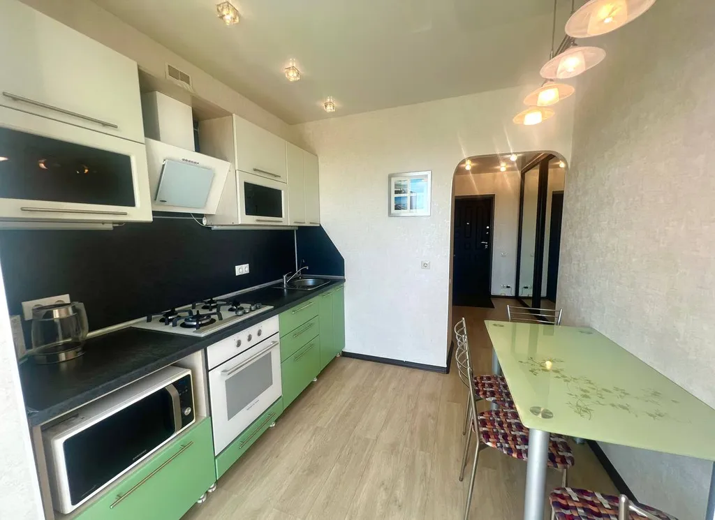 Красотка Мята в центре для гостей города и командированных работников