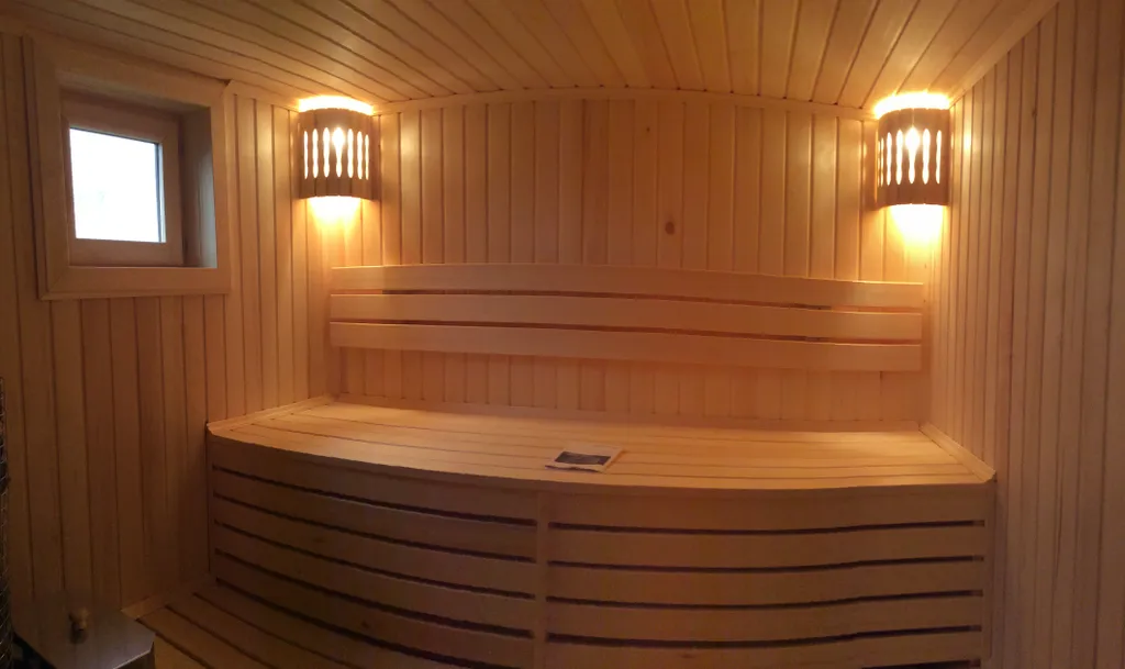 Уютный дом у озера