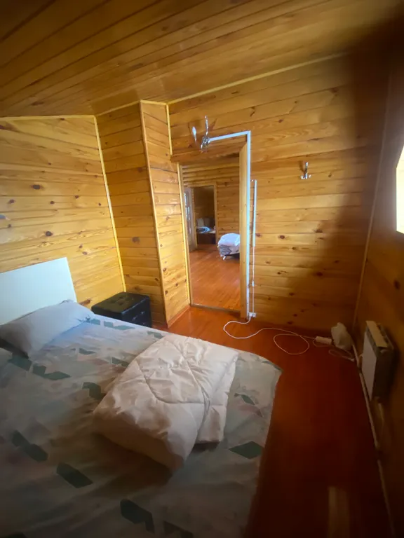 Уютный домик на берегу реки