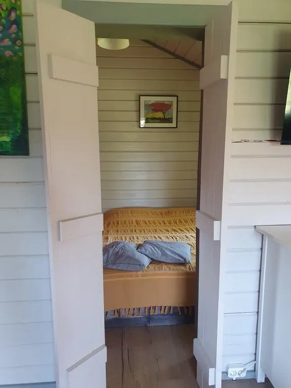 Уютный дом на краю города