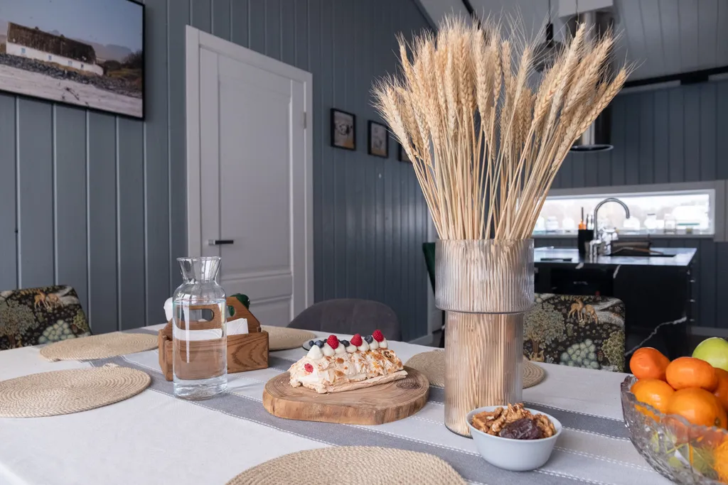 Дом на берегу лесного озера