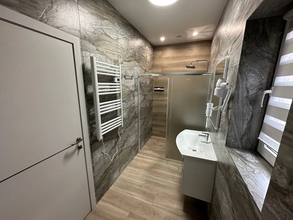 С бассейном на пляже