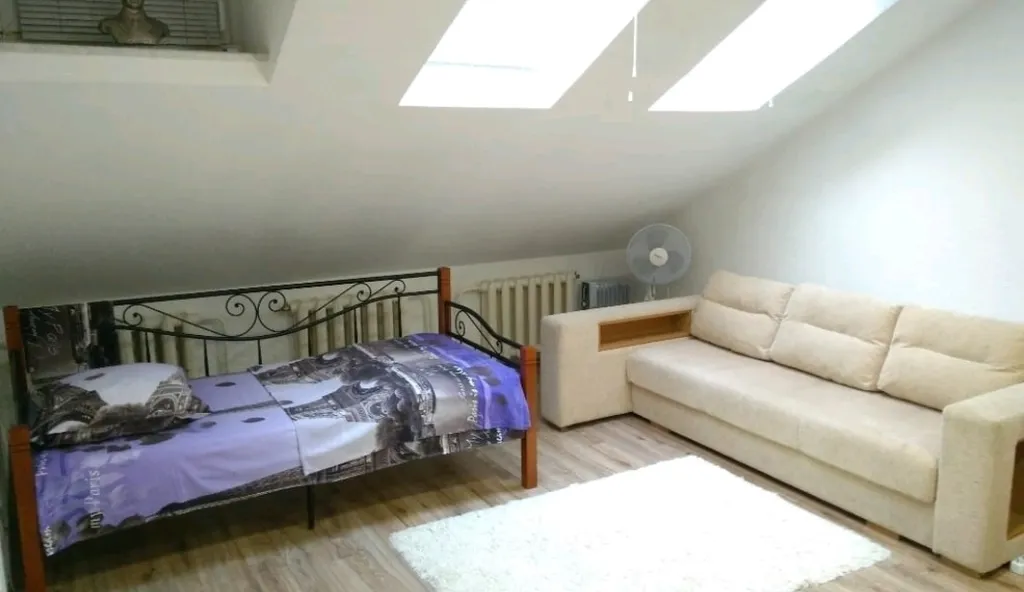 On two levels with two bathrooms