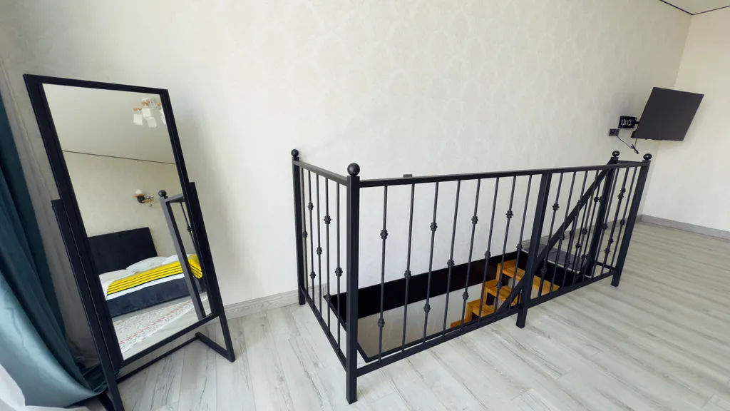 Шикарный дом с бассейном на берегу