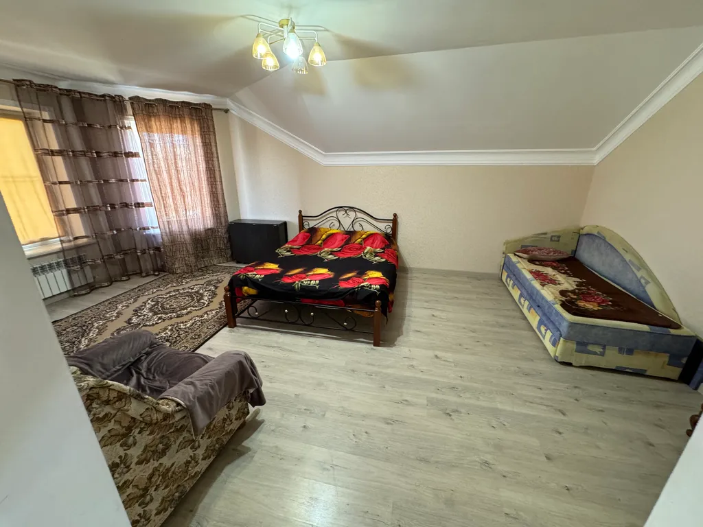 Коттедж Дом с двором и беседкой в 7 минутах езды от пляжа — аренда посуточно в Каспийск