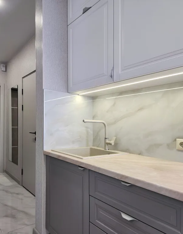 Студия у моря на высоком этаже