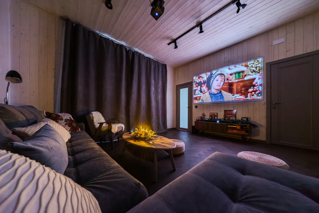 Новый дом с большим столом, кинотеатром, баней