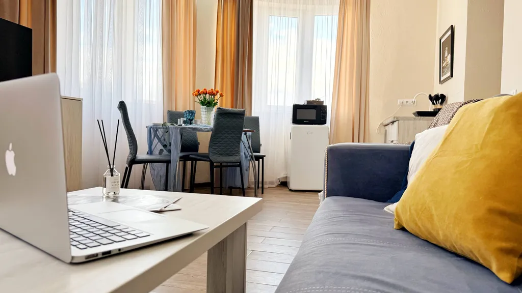 Не студия, отдельная спальня + видно море из окна