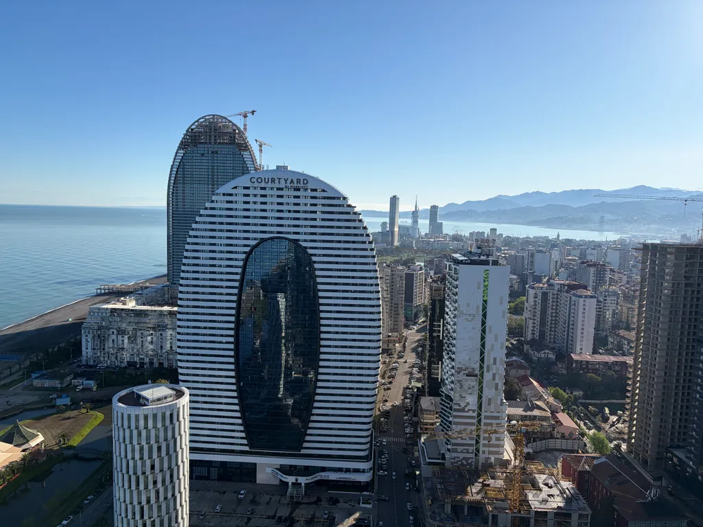 Апартаменты Orbi City D1, 39 этаж, №3905, вид на море и Старый Батуми