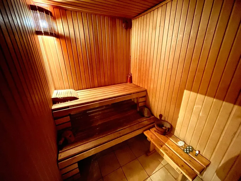 Коттедж Домик с теплым бaссейном и баней — Малые Горки