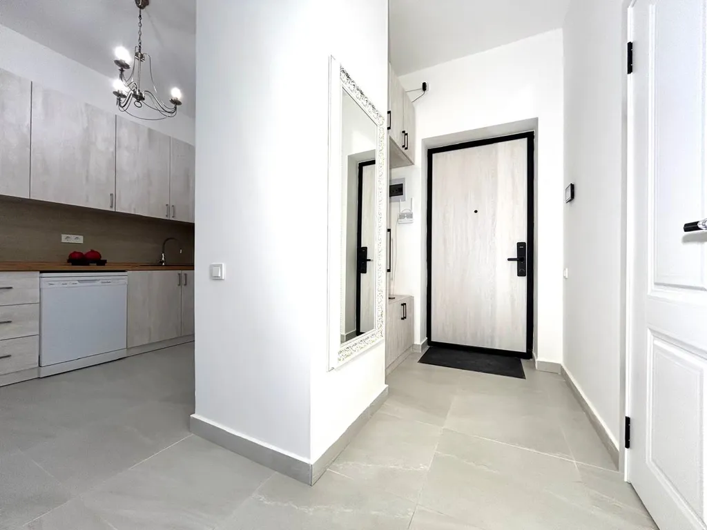 Атмосферная евродвушка, сияние в центре города