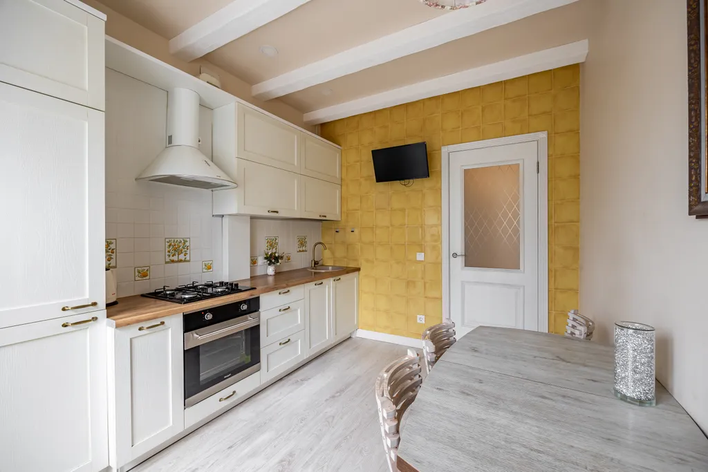 Vip-апарт, врата города, метро, 2 этаж, окна во двор, парковка, кондиционер