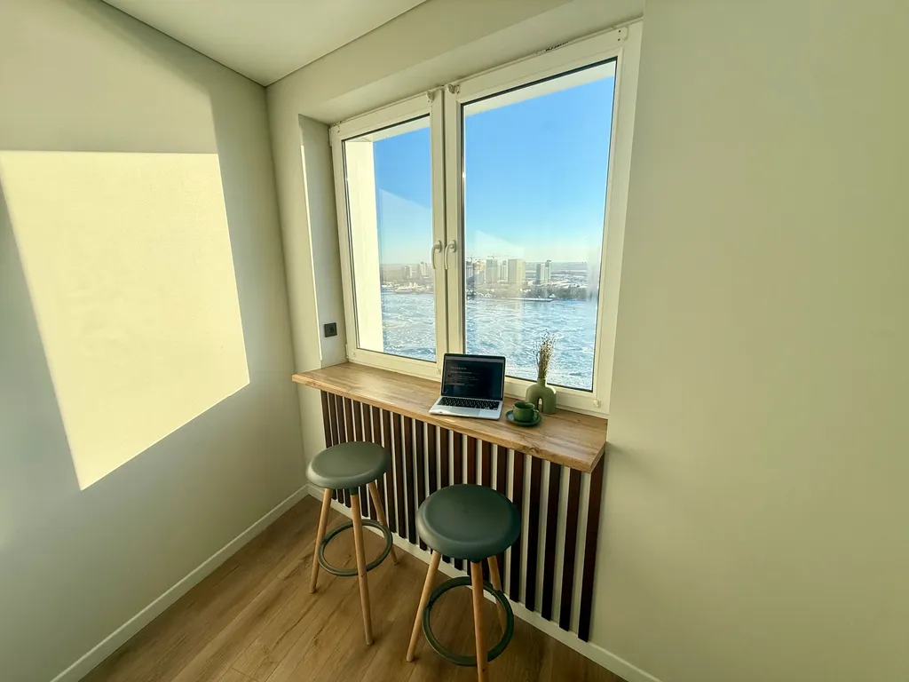 Дизайнерская студия с видом на реку