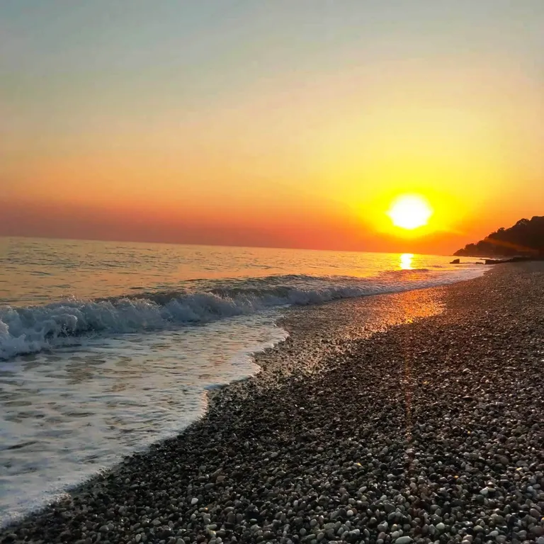 Уютная комната эконом класса с морем напротив