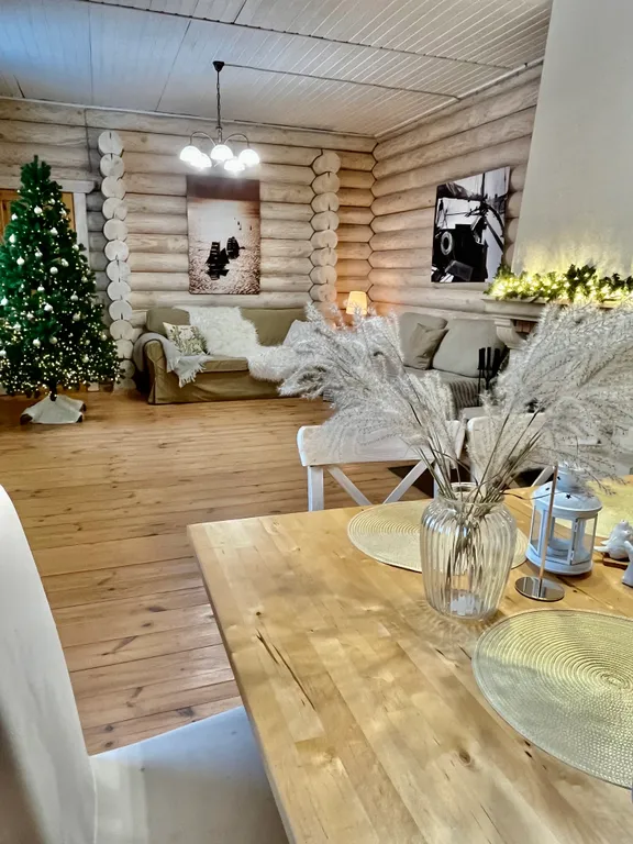 Коттедж Атмосферный дом из бревна с камином и сауной у водохранилища — Маслово