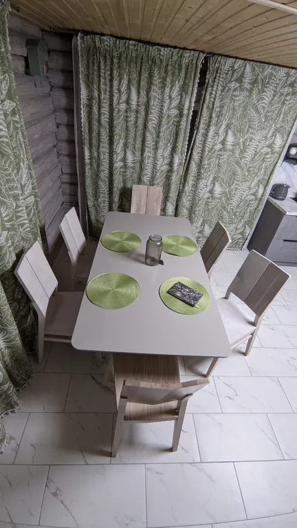 Дом Феникс в лесу